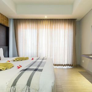 Deluxe Room Pool Access
